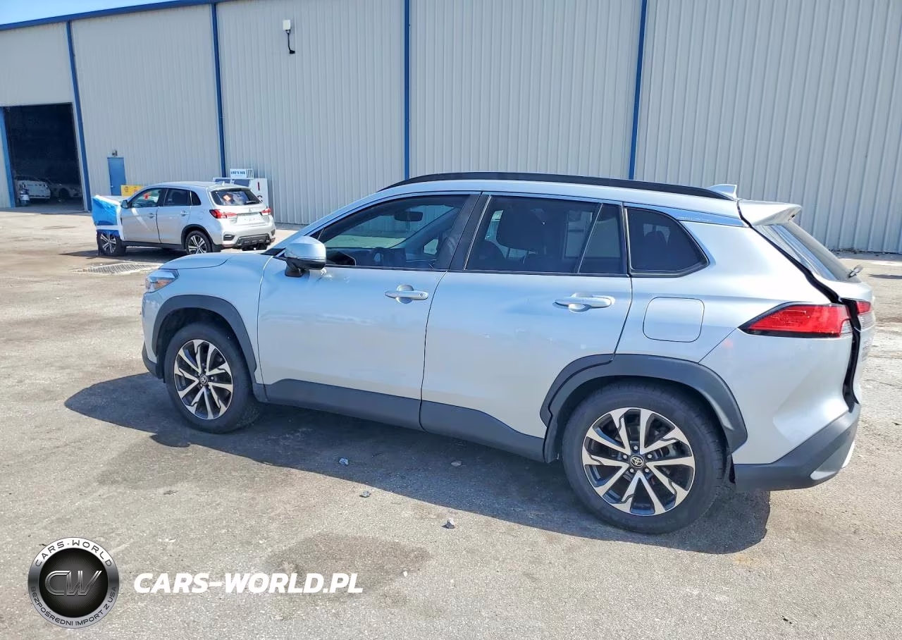 2022 Toyota Corolla Cross Xle VIN:7MUDAAAG8NV006302 - 2