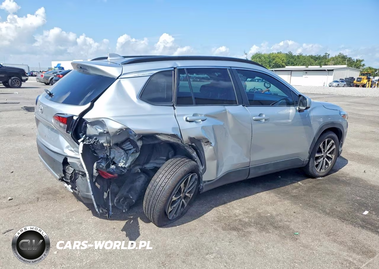 2022 Toyota Corolla Cross Xle VIN:7MUDAAAG8NV006302 - 3