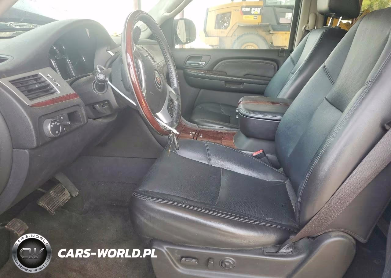 2007 Cadillac Escalade Luxury VIN:1GYFK63827R250686 - 7