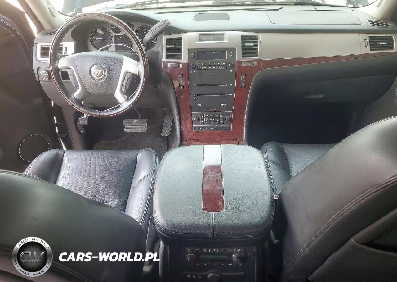 2007 Cadillac Escalade Luxury VIN:1GYFK63827R250686 - 8