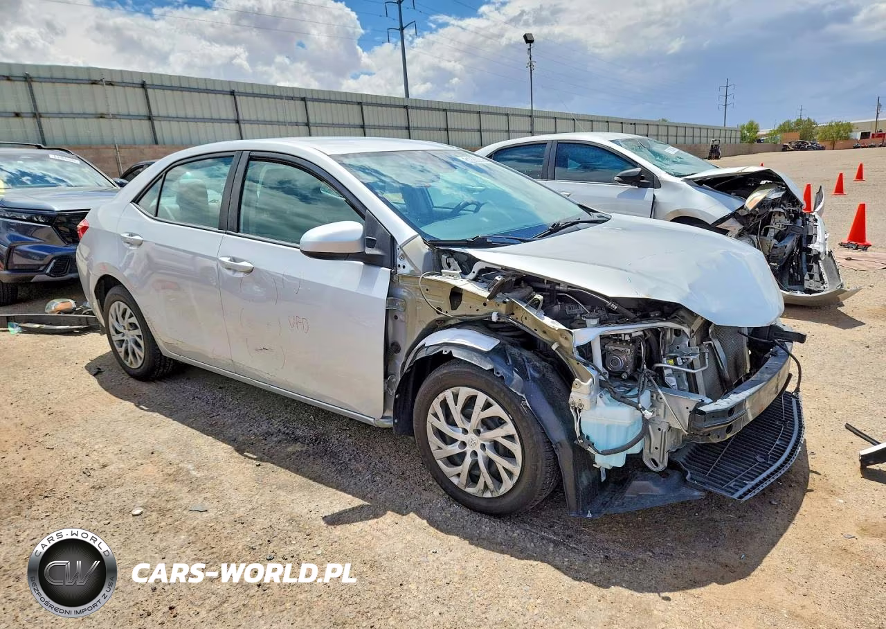 2018 Toyota Corolla Le VIN:2T1BURHEXJC013962 - 4