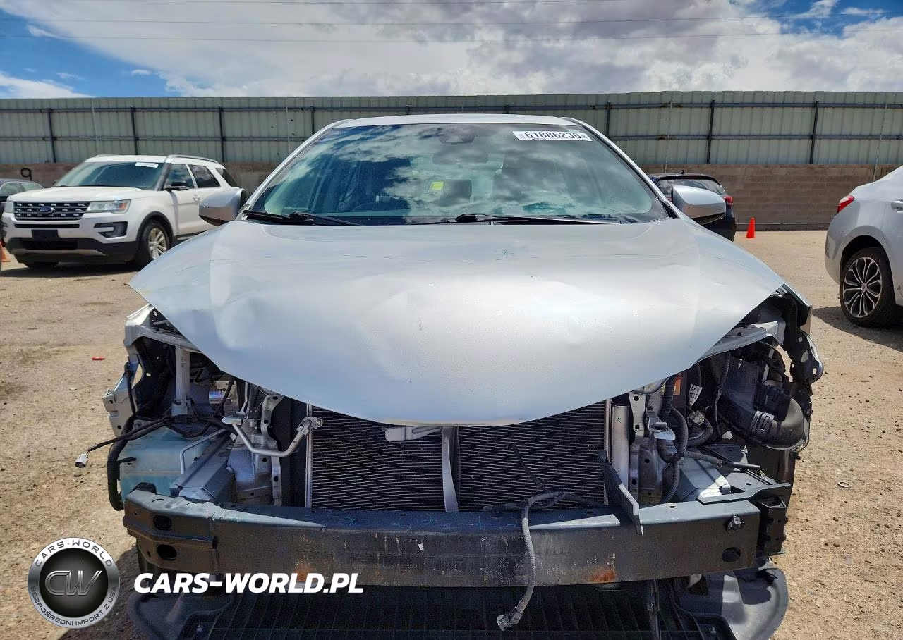 2018 Toyota Corolla Le VIN:2T1BURHEXJC013962 - 5