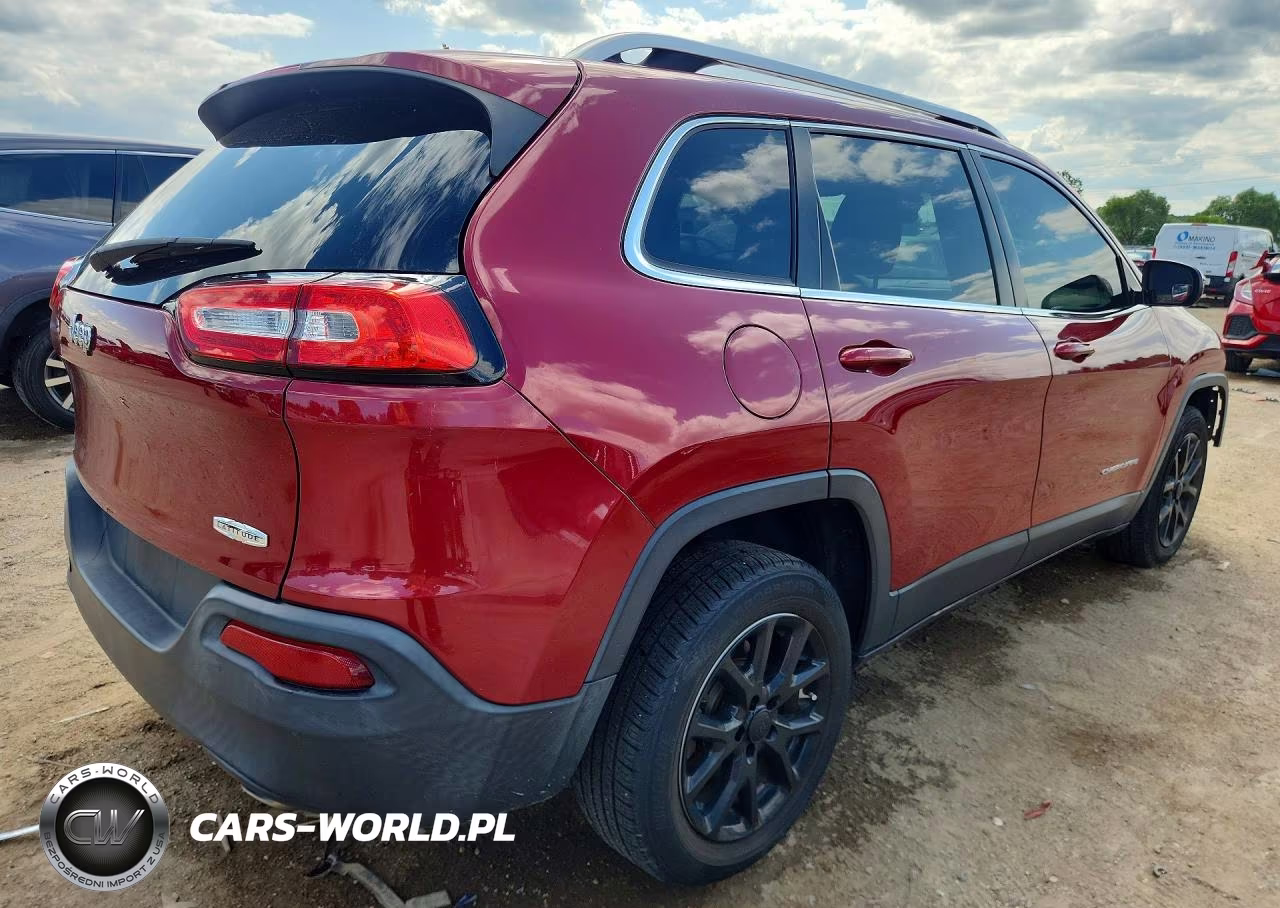 2014 Jeep Cherokee Latitude VIN:1C4PJLCS0EW106317 - 3
