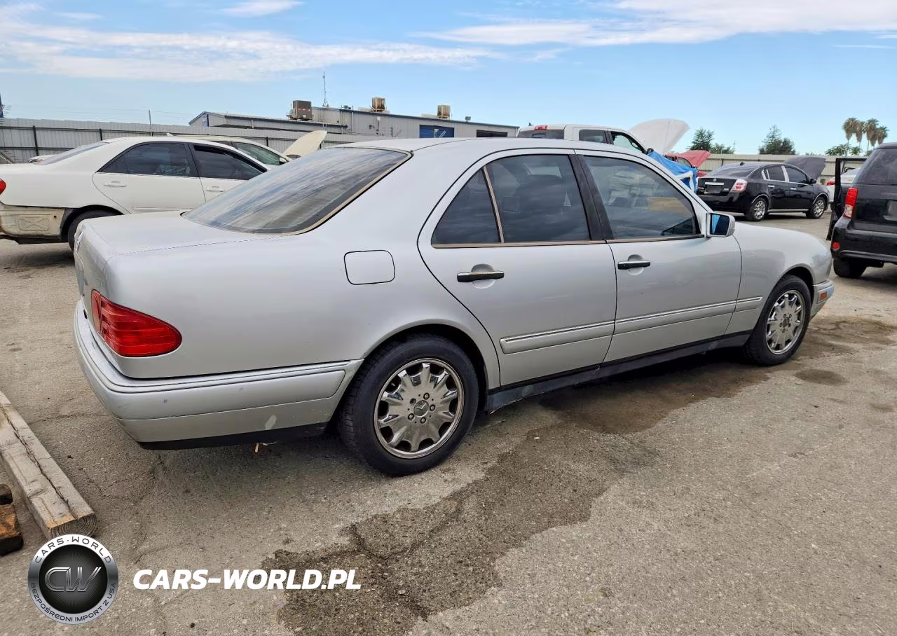 1999 Mercedes-Benz E 320 VIN:WDBJF65H9XA904596 - 3