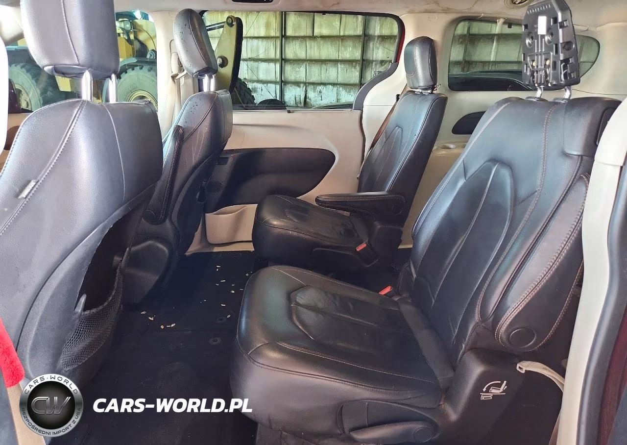 2017 Chrysler Pacifica Touring L VIN:2C4RC1BG3HR809413 - 11