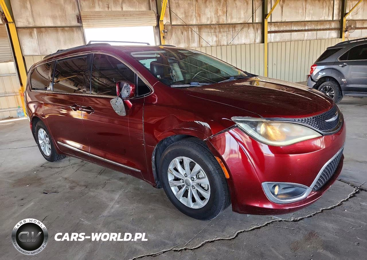 2017 Chrysler Pacifica Touring L VIN:2C4RC1BG3HR809413 - 4