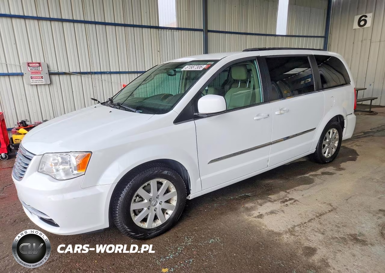 2016 Chrysler Town & Country Touring – zdjęcie 1 z 13