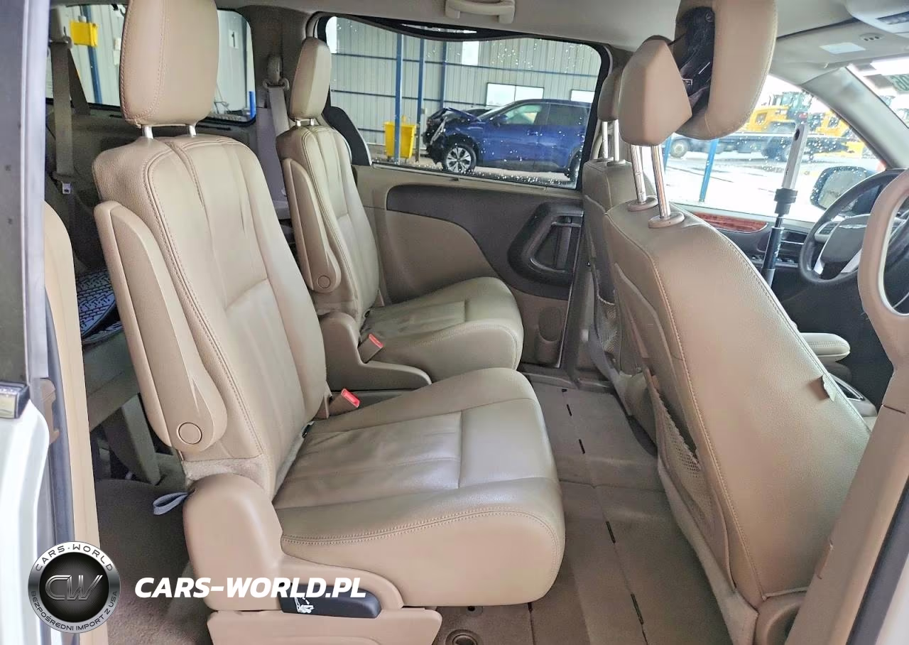 2016 Chrysler Town & Country Touring VIN:2C4RC1BG5GR288371 - 11