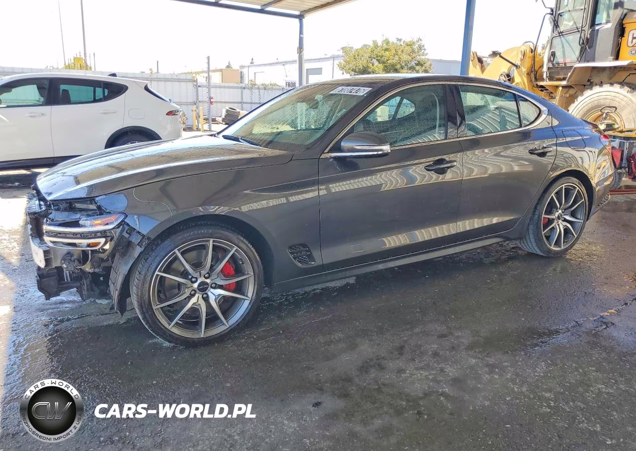 2025 Genesis G70 2.5T Standard – zdjęcie 1 z 13