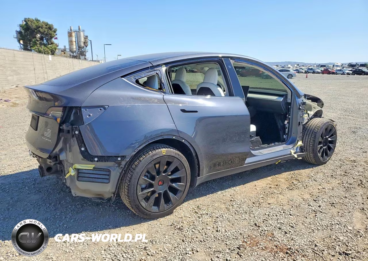 2020 Tesla Model Y VIN:5YJYGDEE3LF034790 - 3