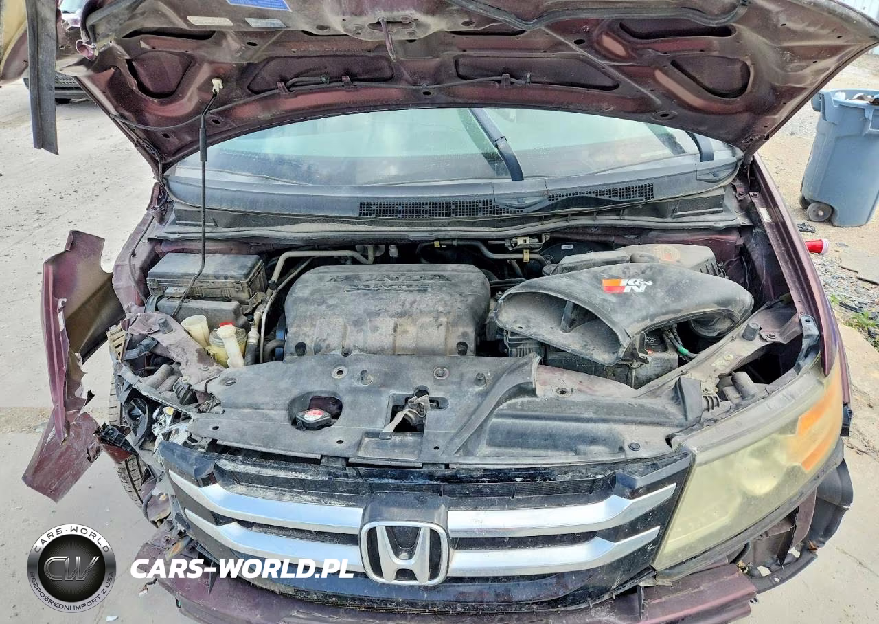 2015 Honda Odyssey Touring VIN:5FNRL5H92FB063738 - 11
