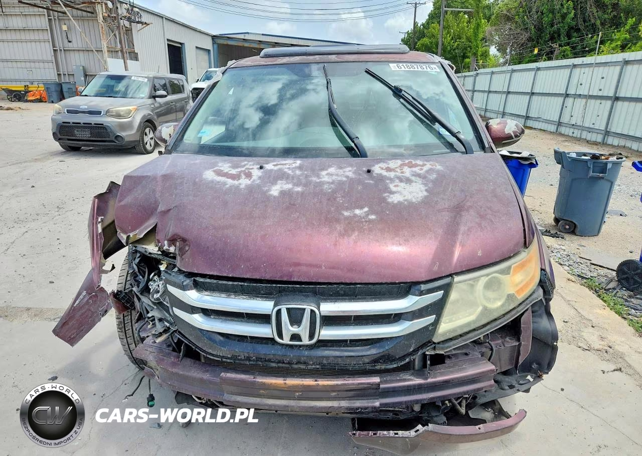 2015 Honda Odyssey Touring VIN:5FNRL5H92FB063738 - 5
