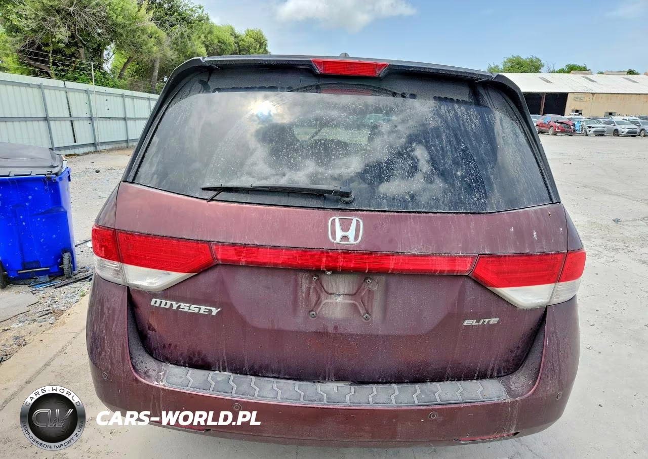 2015 Honda Odyssey Touring VIN:5FNRL5H92FB063738 - 6