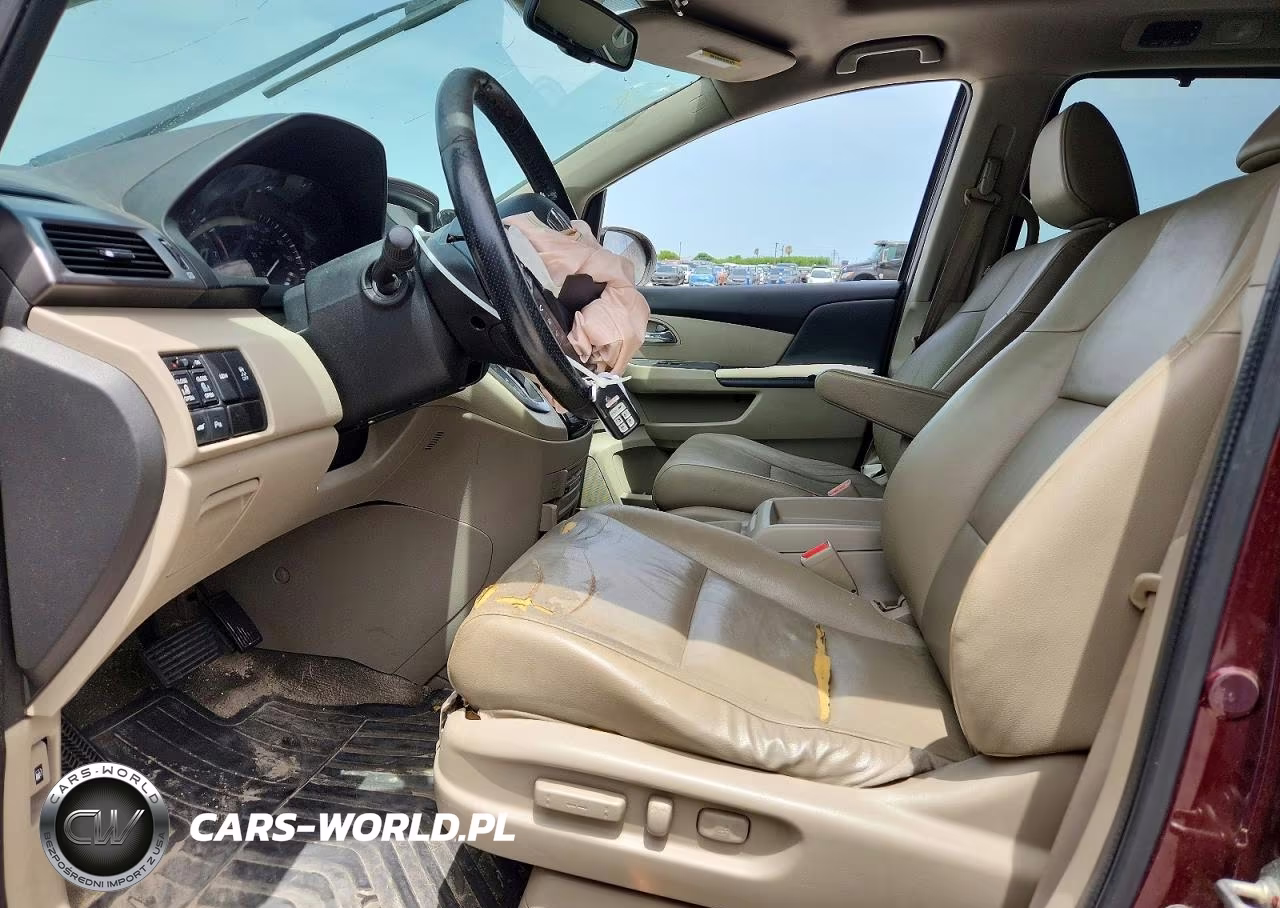 2015 Honda Odyssey Touring VIN:5FNRL5H92FB063738 - 7