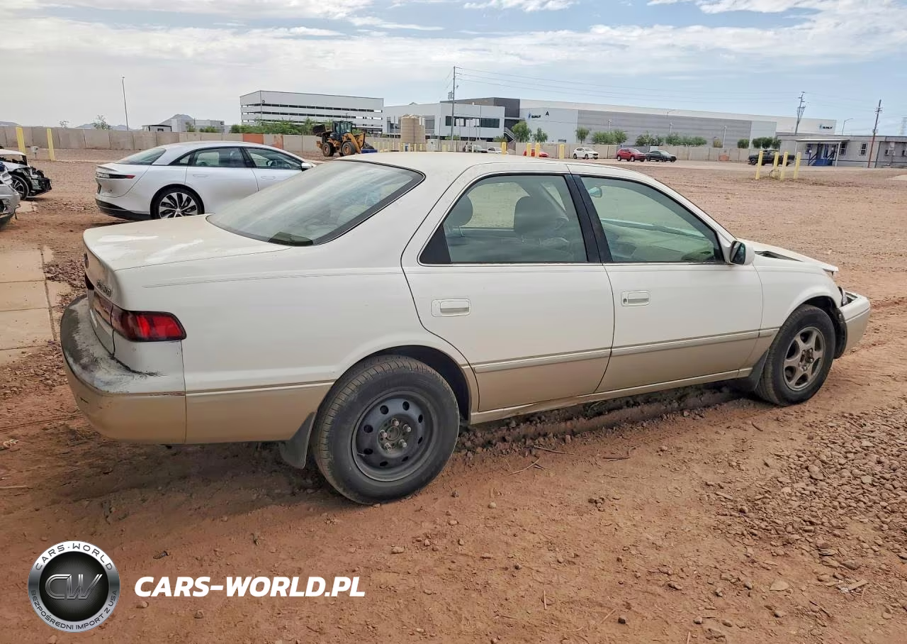 1999 Toyota Camry Le VIN:JT2BG28K0X0366209 - 3