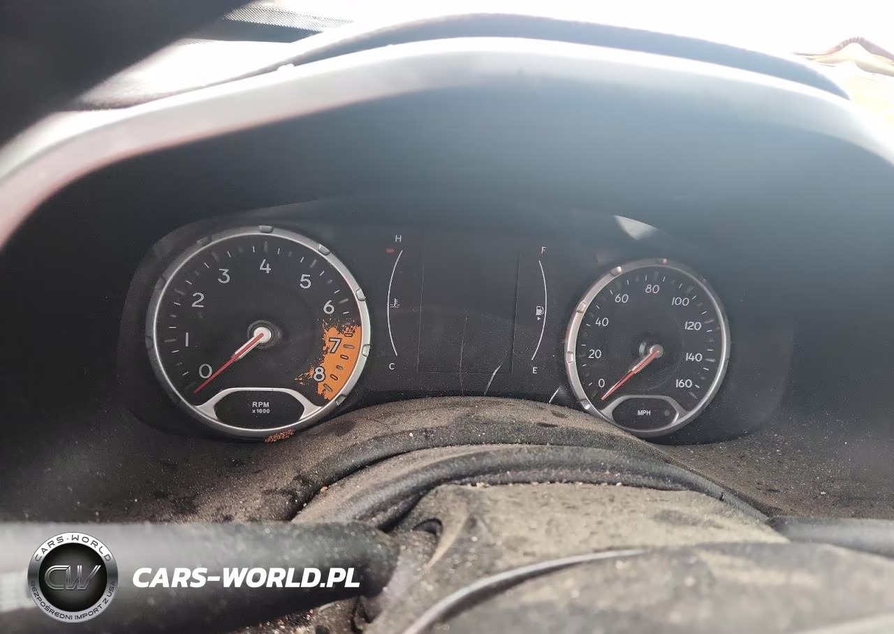 2018 Jeep Renegade Latitude VIN:ZACCJABB4JPG69592 - 9