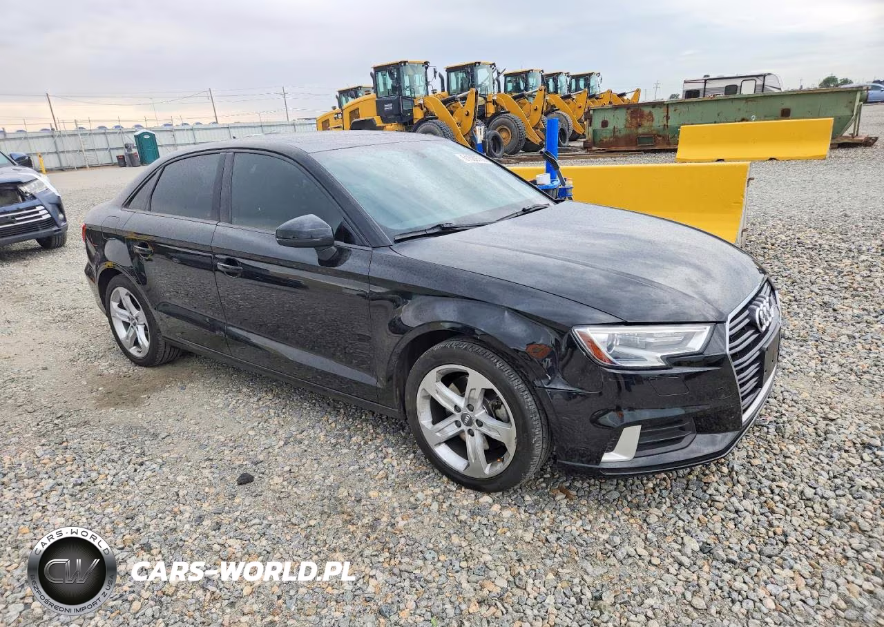 2018 Audi A3 Premium VIN:WAUAUGFF1J1033627 - 4