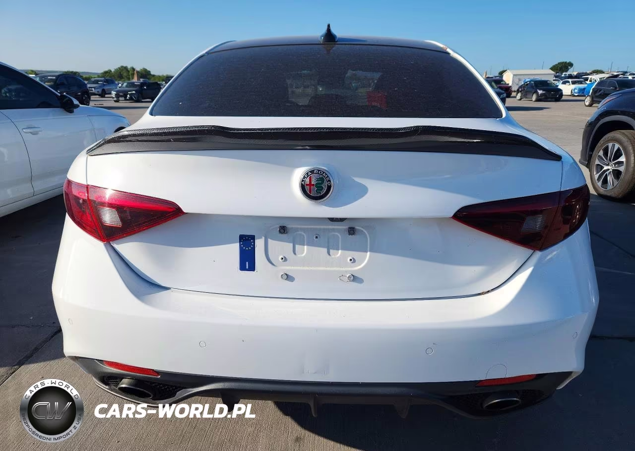 2017 Alfa Romeo Giulia Ti Q4 VIN:ZARFAEEN9H7555238 - 6