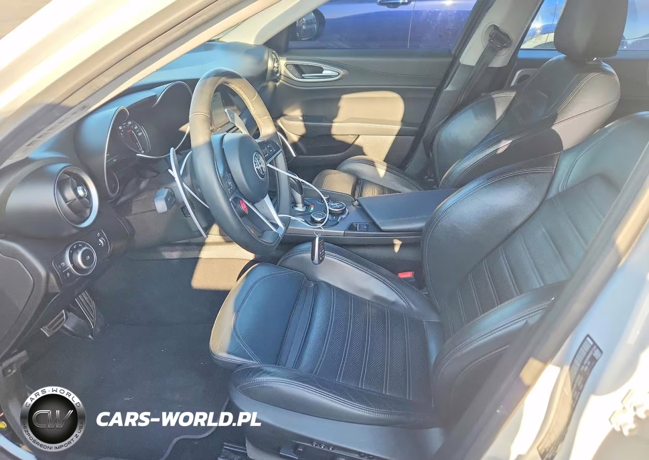2017 Alfa Romeo Giulia Ti Q4 VIN:ZARFAEEN9H7555238 - 7