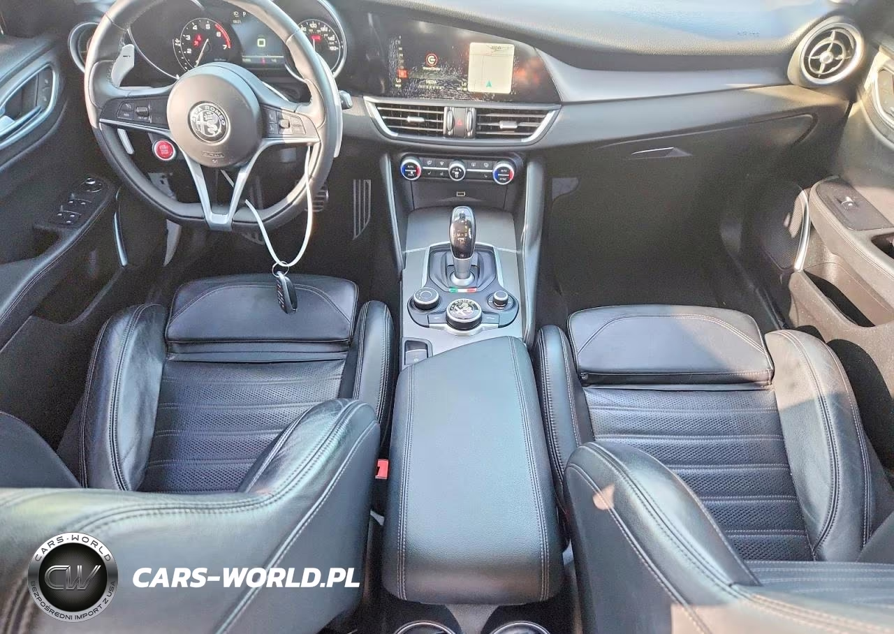 2017 Alfa Romeo Giulia Ti Q4 VIN:ZARFAEEN9H7555238 - 8