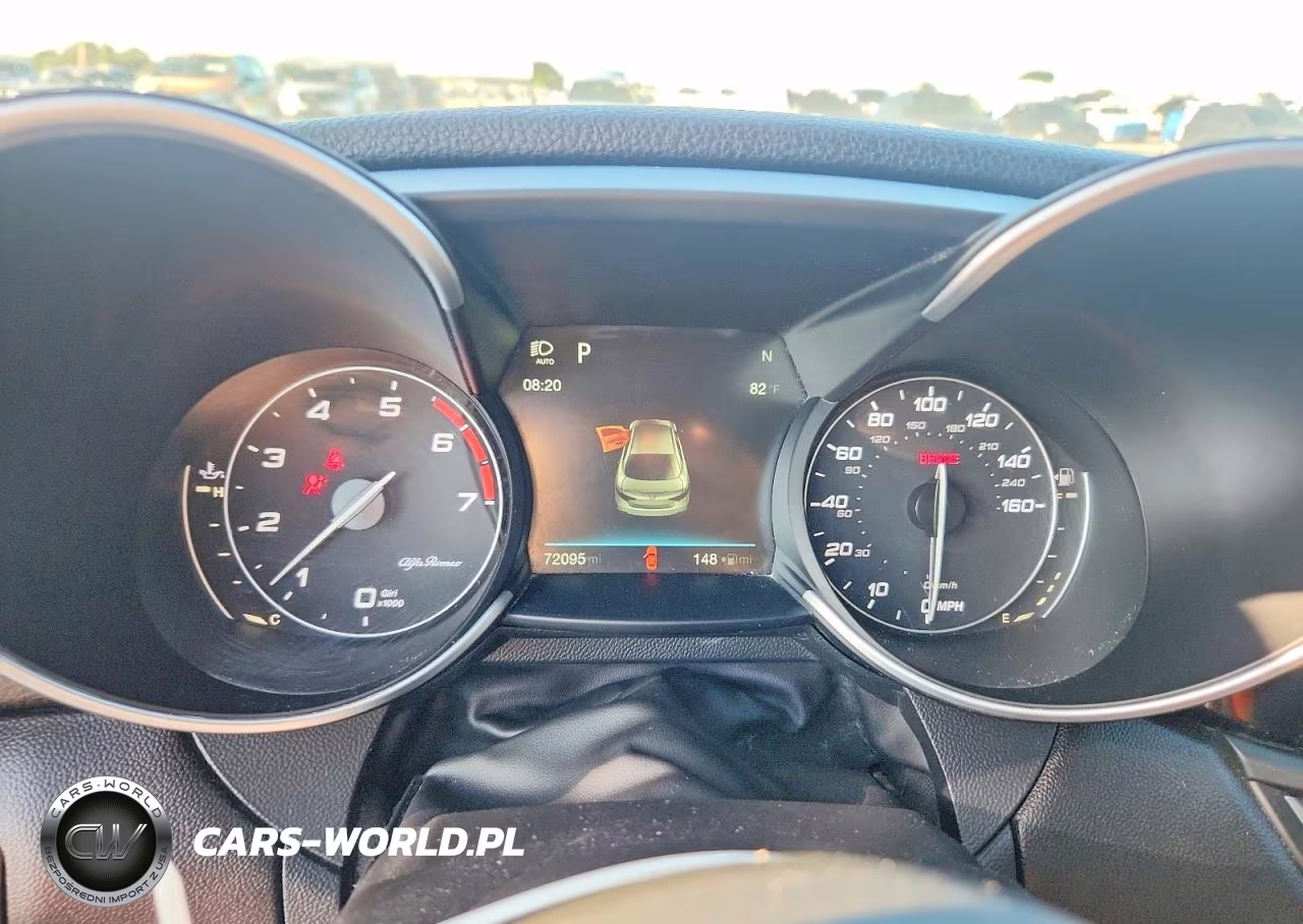 2017 Alfa Romeo Giulia Ti Q4 VIN:ZARFAEEN9H7555238 - 9