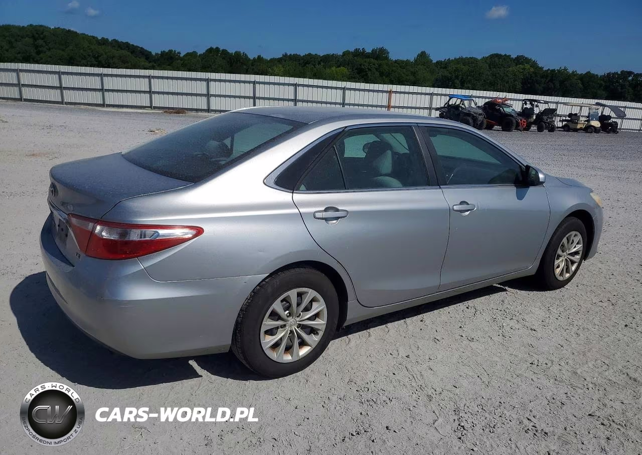 2015 Toyota Camry Le VIN:4T1BF1FK1FU924028 - 3