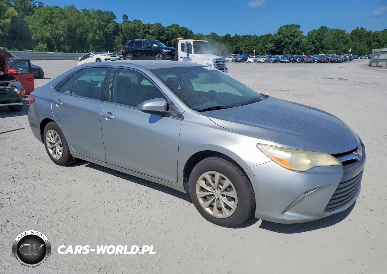 2015 Toyota Camry Le VIN:4T1BF1FK1FU924028 - 4