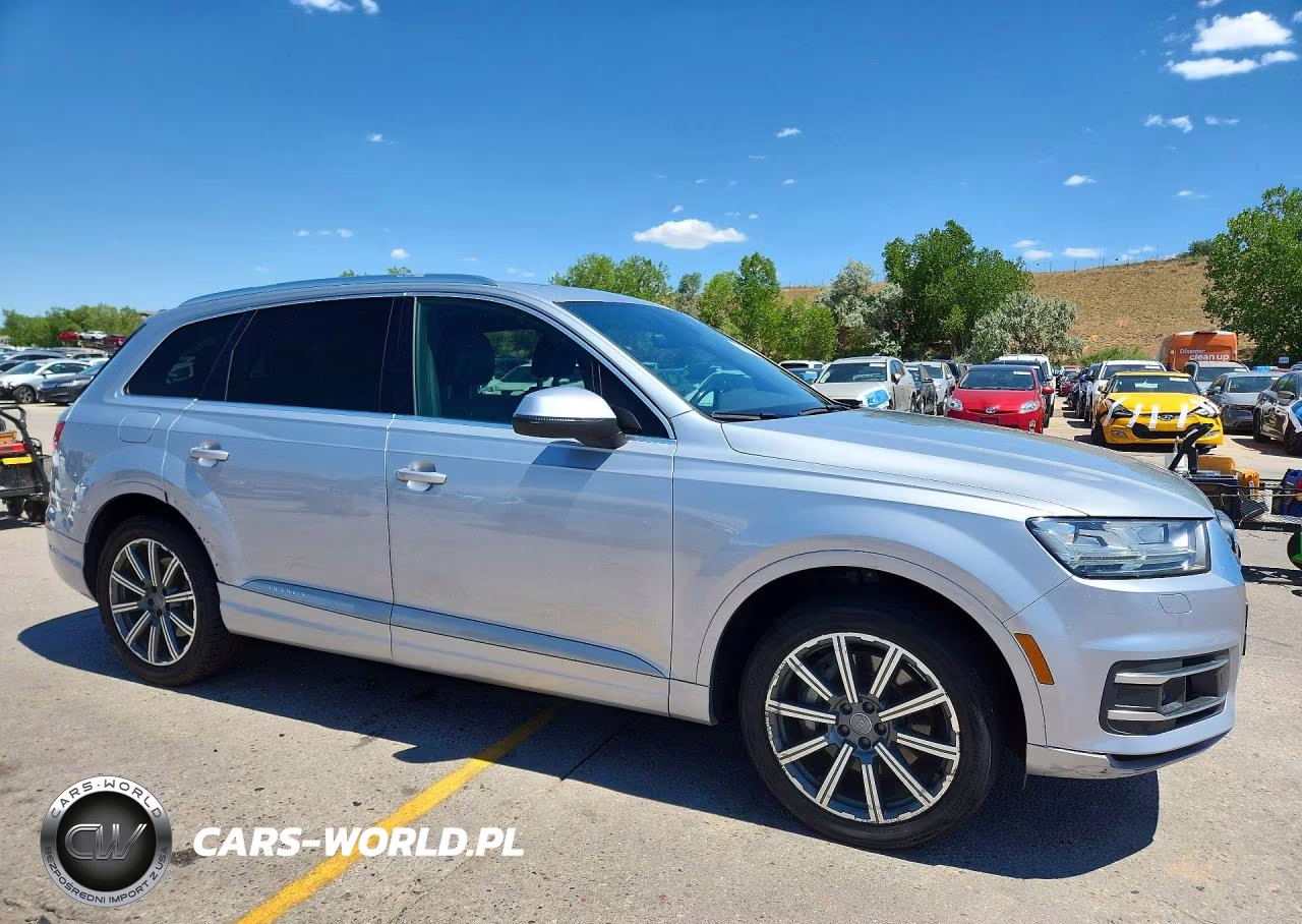 2017 Audi Q7 Premium Plus VIN:WA1LAAF74HD011330 - 4