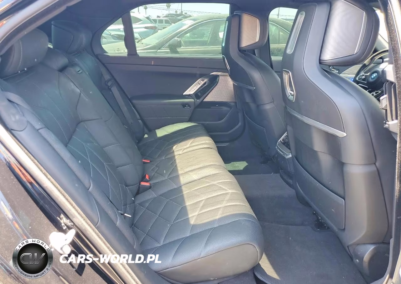 2025 BMW I7 xDrive60 VIN:WBY53EJ08SCT50453 - 10