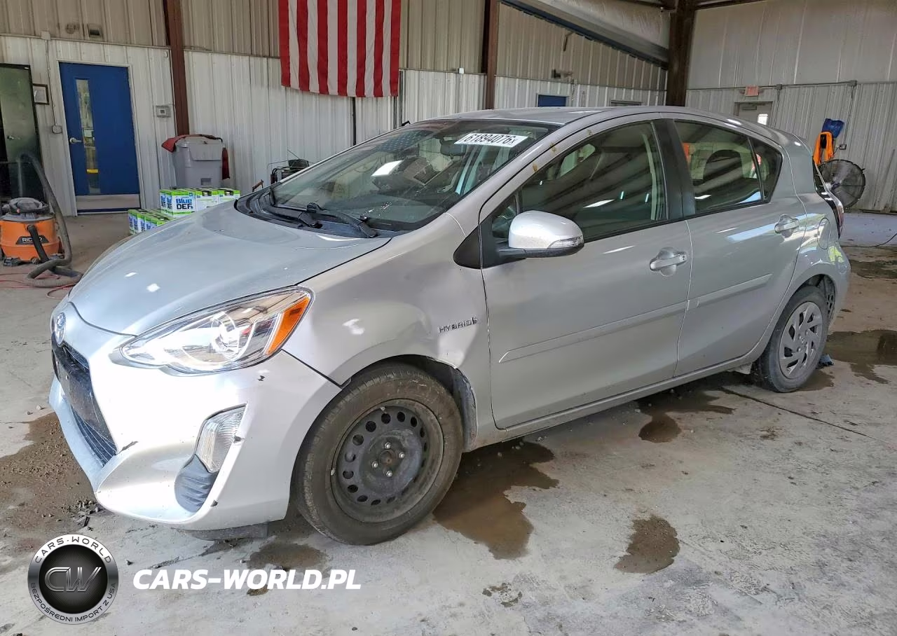 2016 Toyota Prius C Two VIN:JTDKDTB30G1138647 - 1