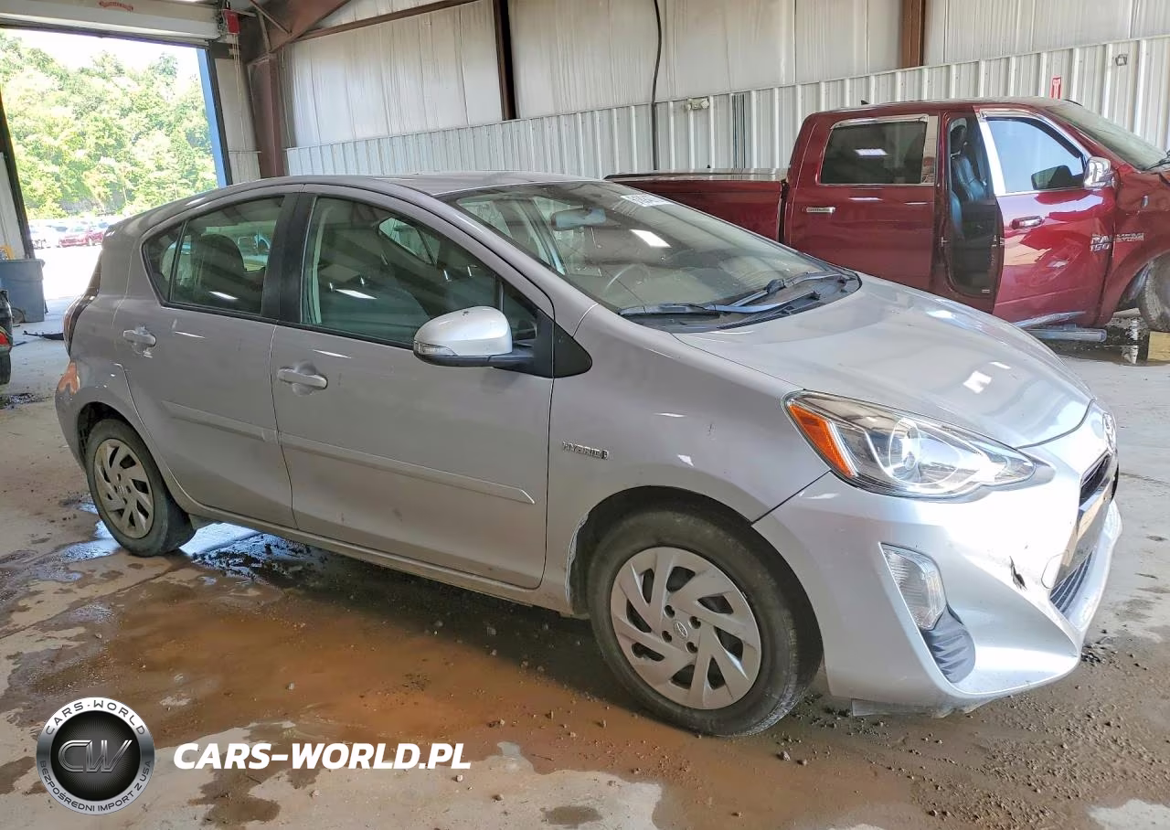2016 Toyota Prius C Two VIN:JTDKDTB30G1138647 - 4
