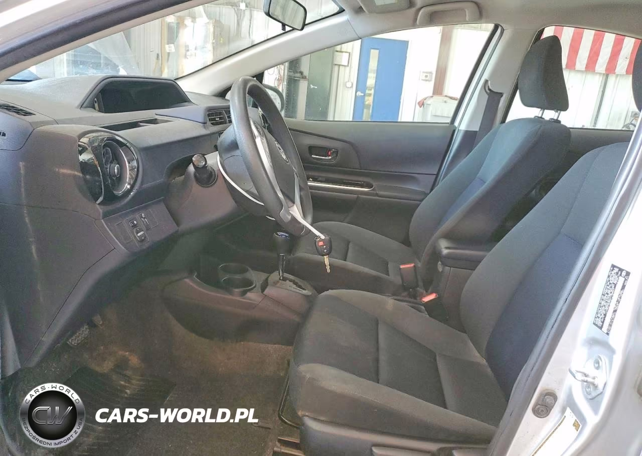 2016 Toyota Prius C Two VIN:JTDKDTB30G1138647 - 7