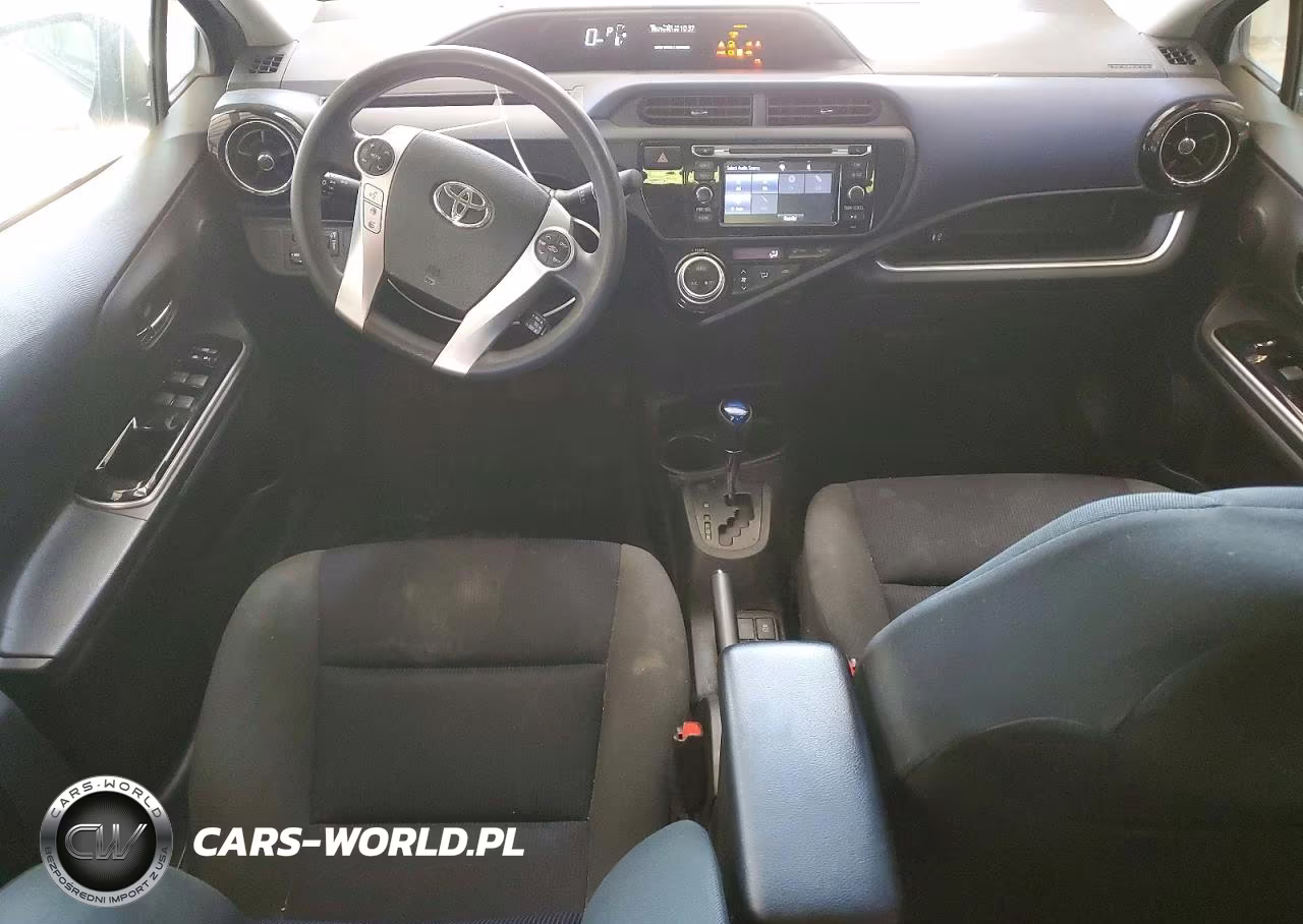 2016 Toyota Prius C Two VIN:JTDKDTB30G1138647 - 8