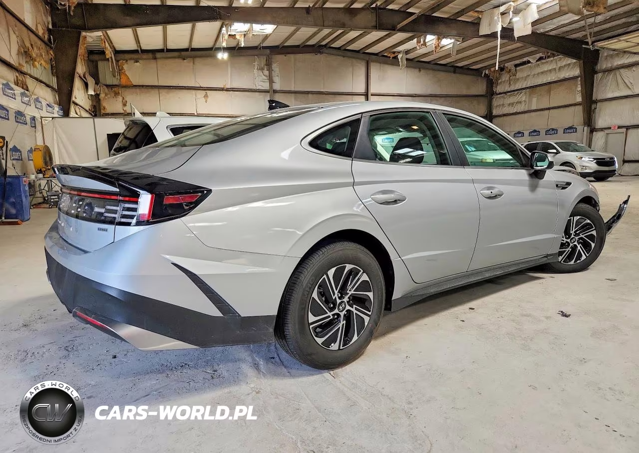 2026 Hyundai Sonata Hybrid Blue VIN:KMHL24JJ3TA157974 - 3