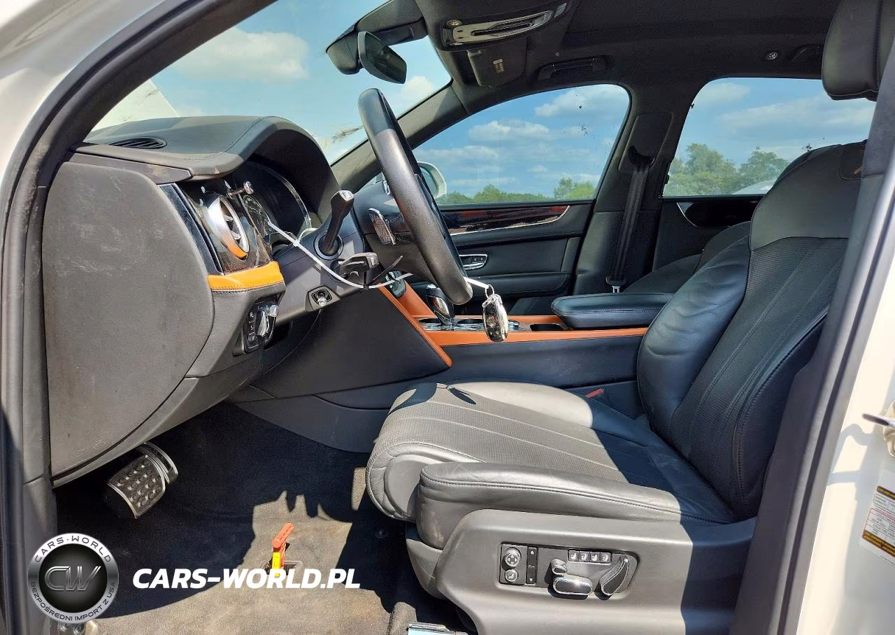 2020 Bentley Bentayga VIN:SJAAM2ZV9LC029665 - 7