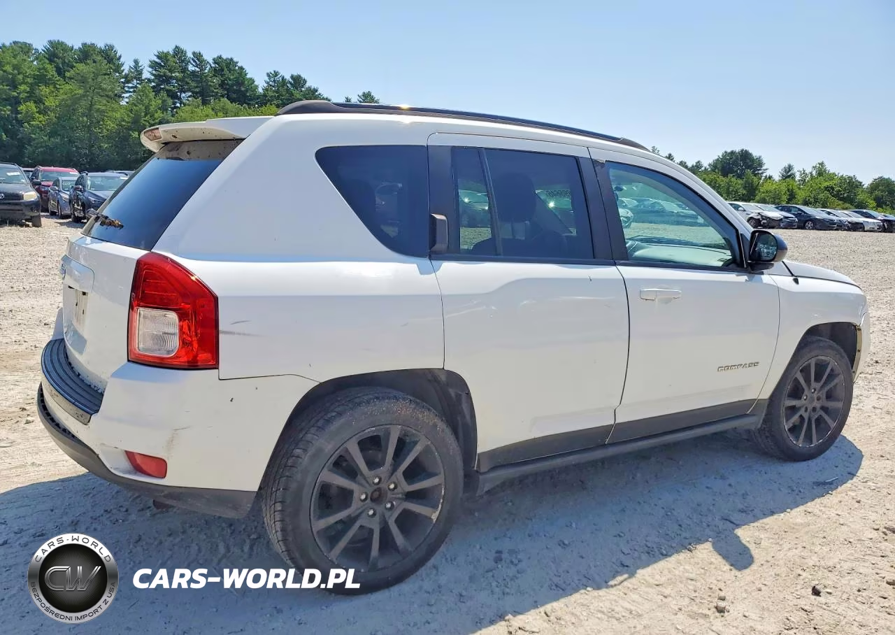 2013 Jeep Compass Latitude VIN:1C4NJDEB3DD236158 - 3