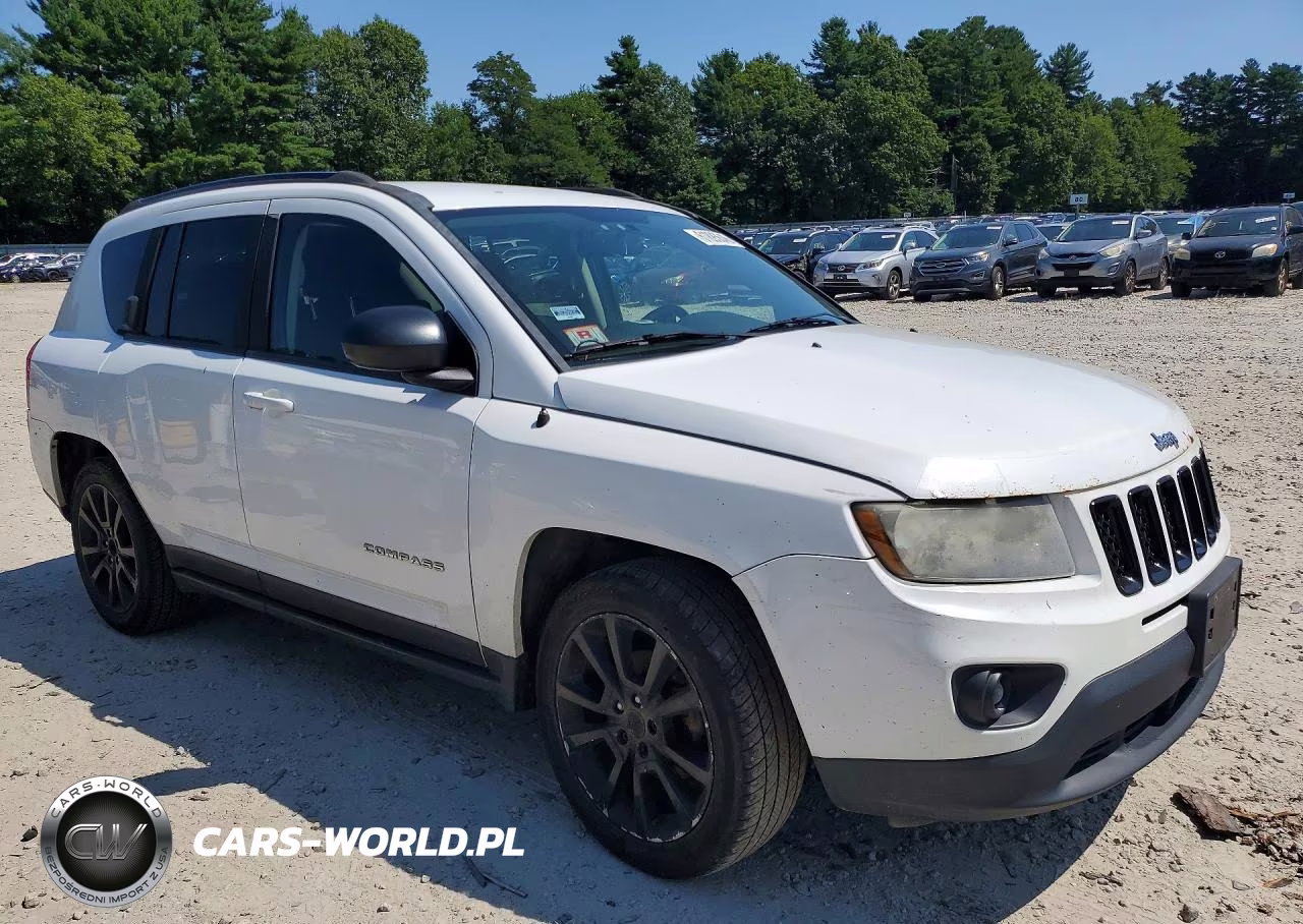 2013 Jeep Compass Latitude VIN:1C4NJDEB3DD236158 - 4