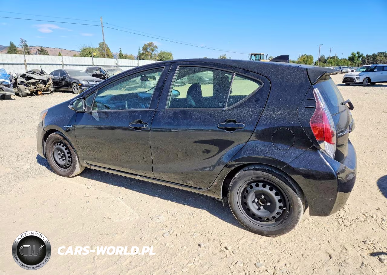 2015 Toyota Prius C Two VIN:JTDKDTB39F1585735 - 2