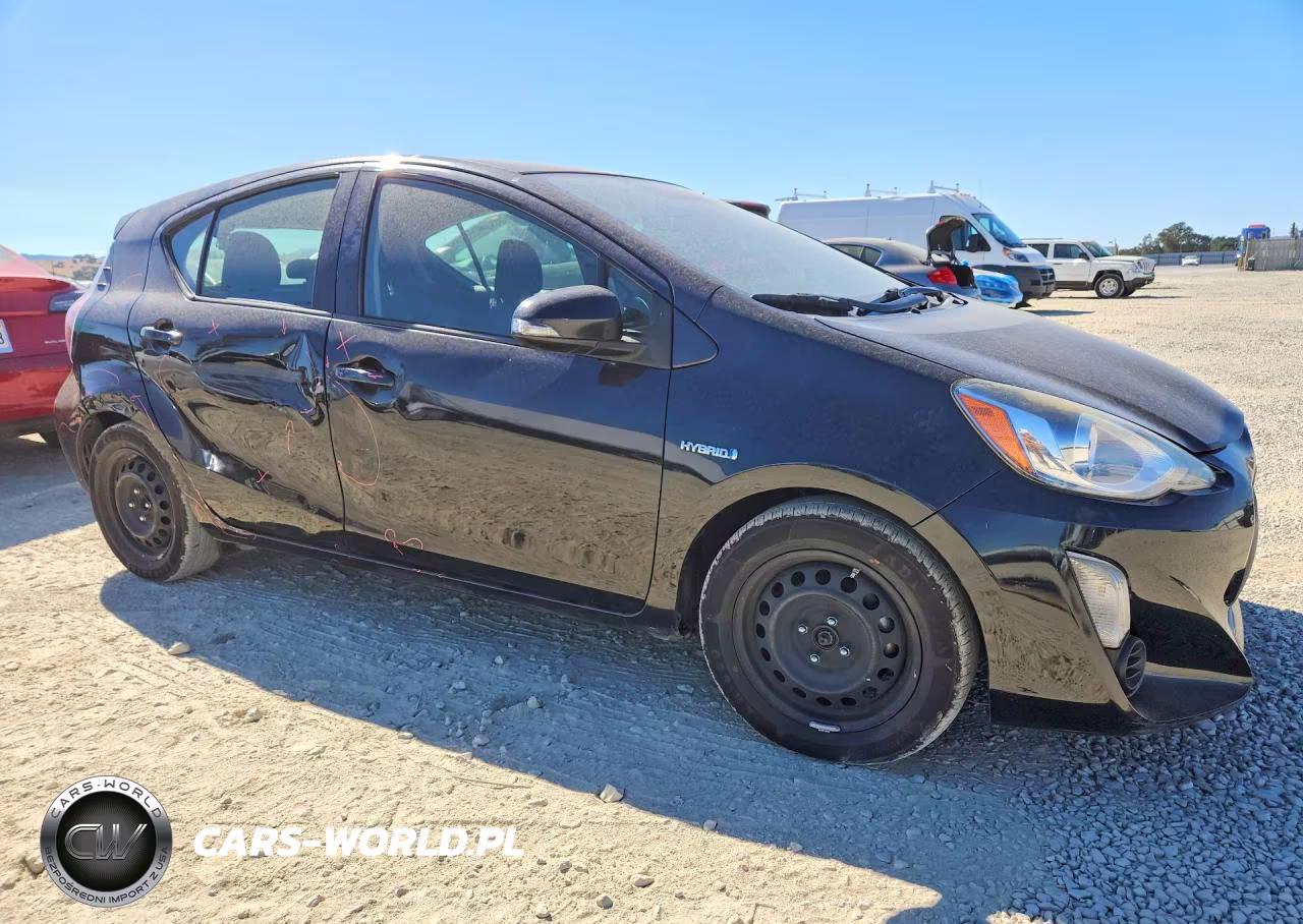 2015 Toyota Prius C Two VIN:JTDKDTB39F1585735 - 4