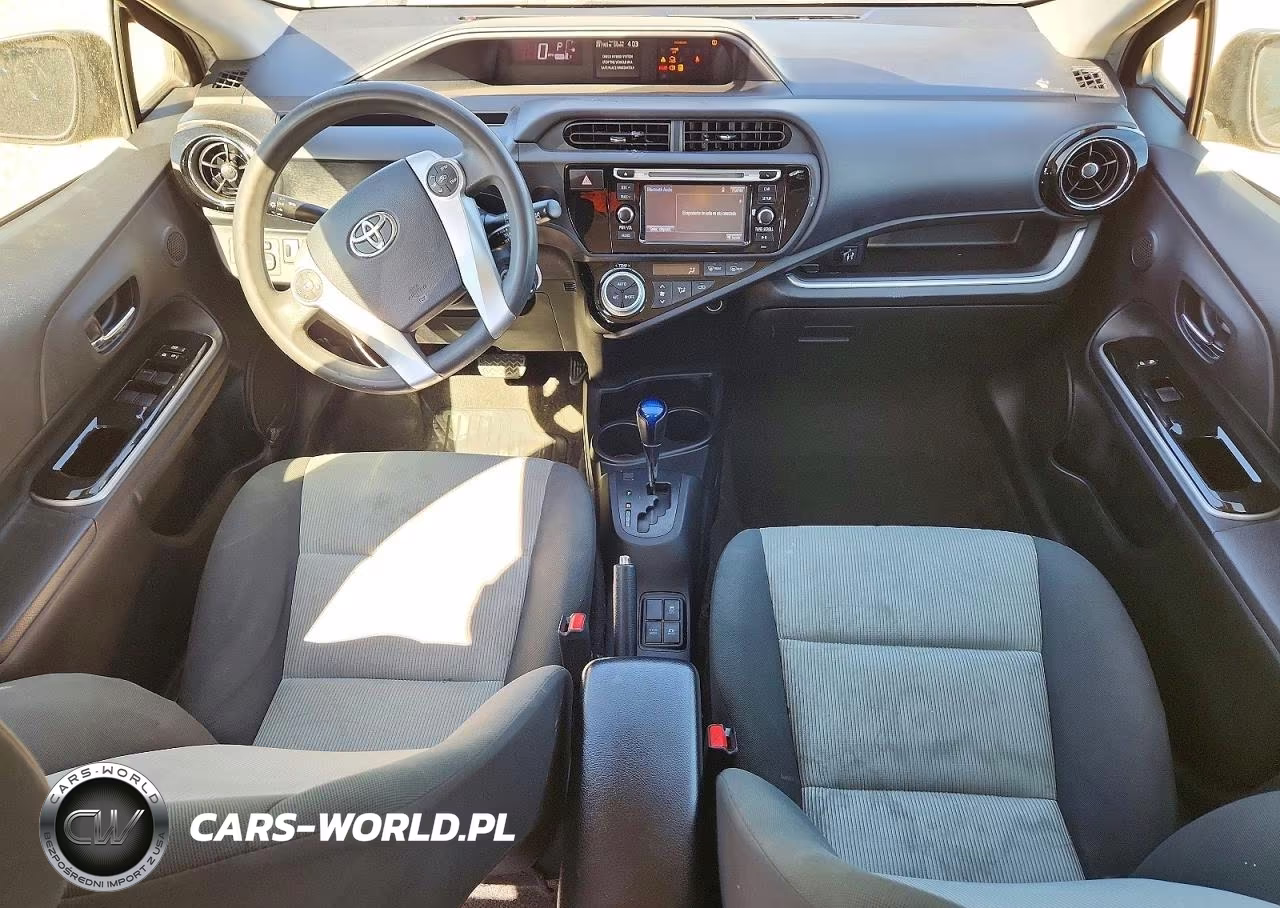 2015 Toyota Prius C Two VIN:JTDKDTB39F1585735 - 8