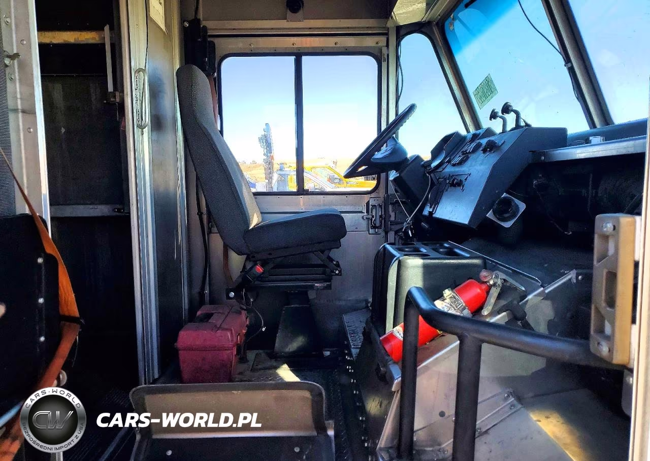 2020 Freightliner Chassis M Line Walk-In Van VIN:4UZAC2EAXLCLZ6915 - 10
