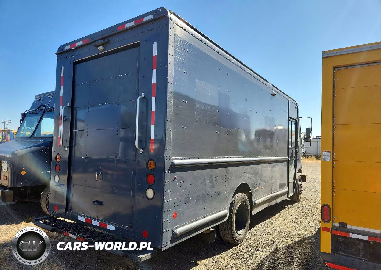 2020 Freightliner Chassis M Line Walk-In Van VIN:4UZAC2EAXLCLZ6915 - 3