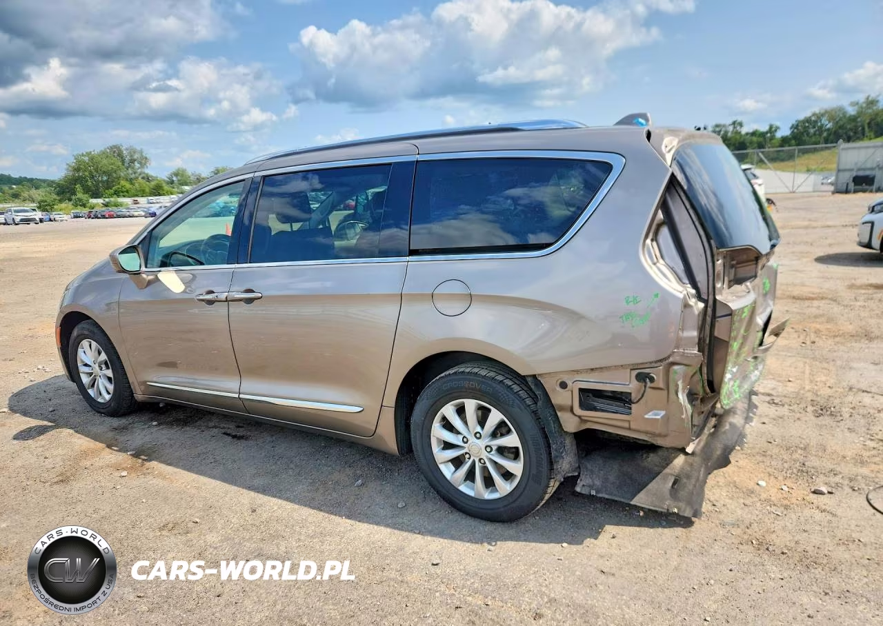 2018 Chrysler Pacifica Touring L VIN:2C4RC1BG6JR197729 - 2