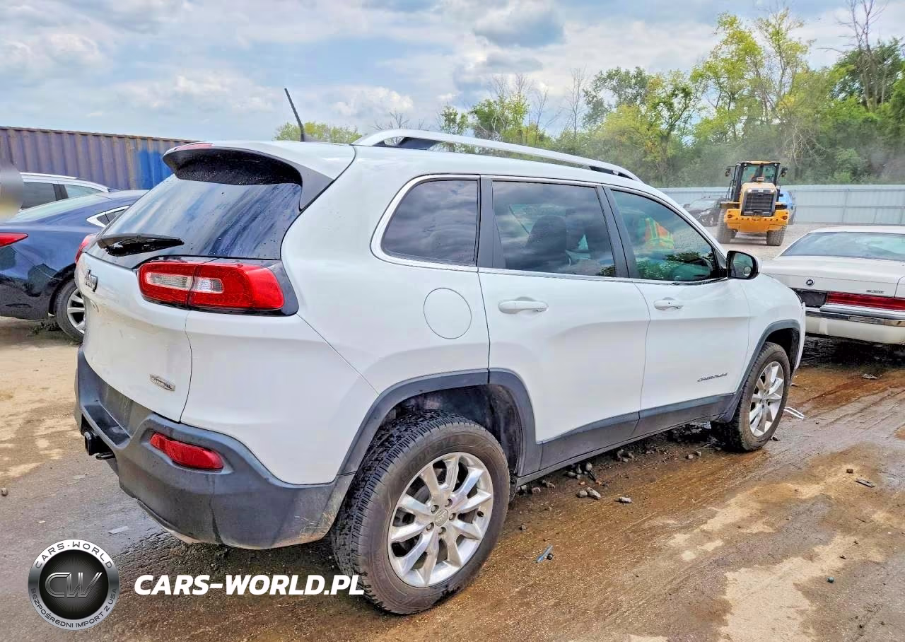 2017 Jeep Cherokee Latitude VIN:1C4PJMCS7HW618411 - 3