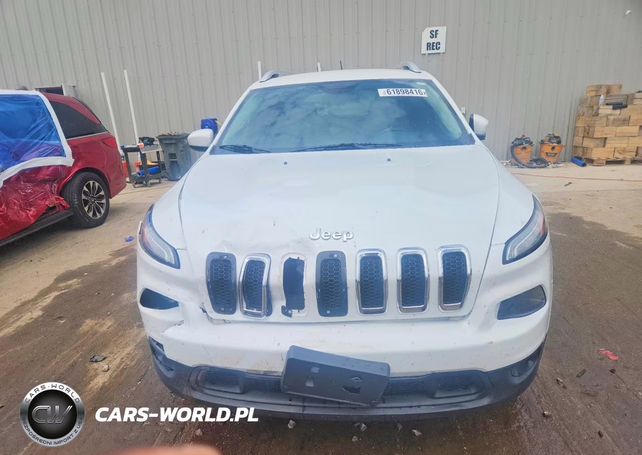 2017 Jeep Cherokee Latitude VIN:1C4PJMCS7HW618411 - 5