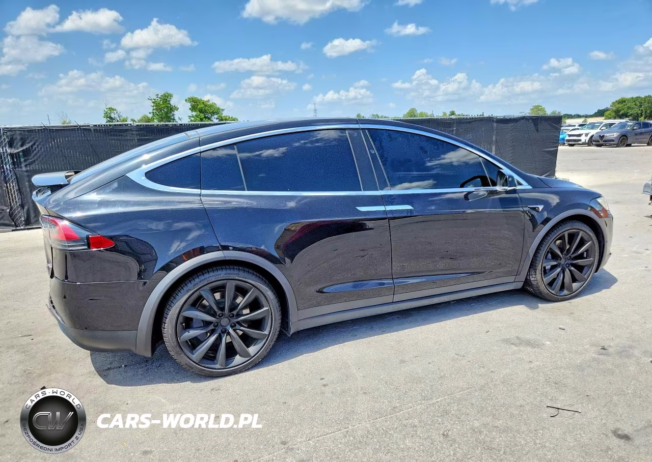 2018 Tesla Model X VIN:5YJXCBE23JF120499 - 3