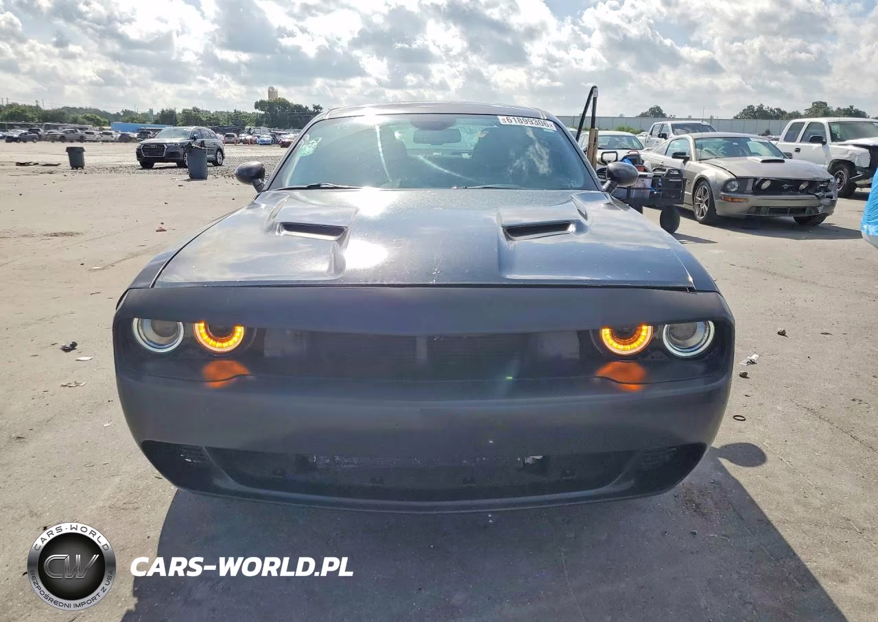 2018 Dodge Challenger Sxt VIN:2C3CDZAGXJH245374 - 5