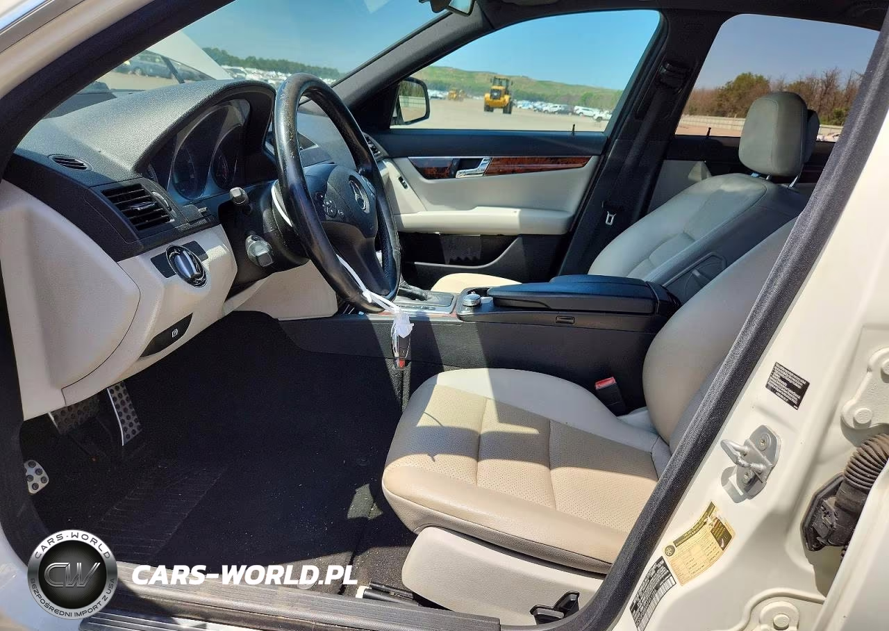 2010 Mercedes-Benz C 300 4Matic VIN:WDDGF8BBXAF451256 - 7