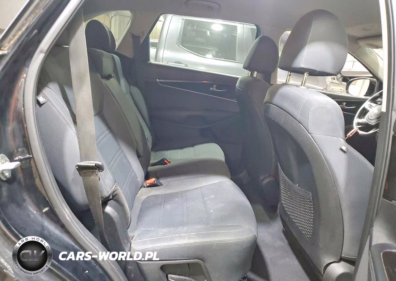 2019 Kia Sorento L VIN:5XYPG4A39KG585314 - 11