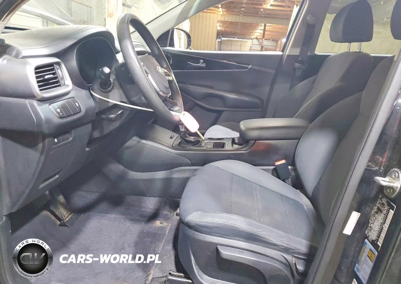2019 Kia Sorento L VIN:5XYPG4A39KG585314 - 7